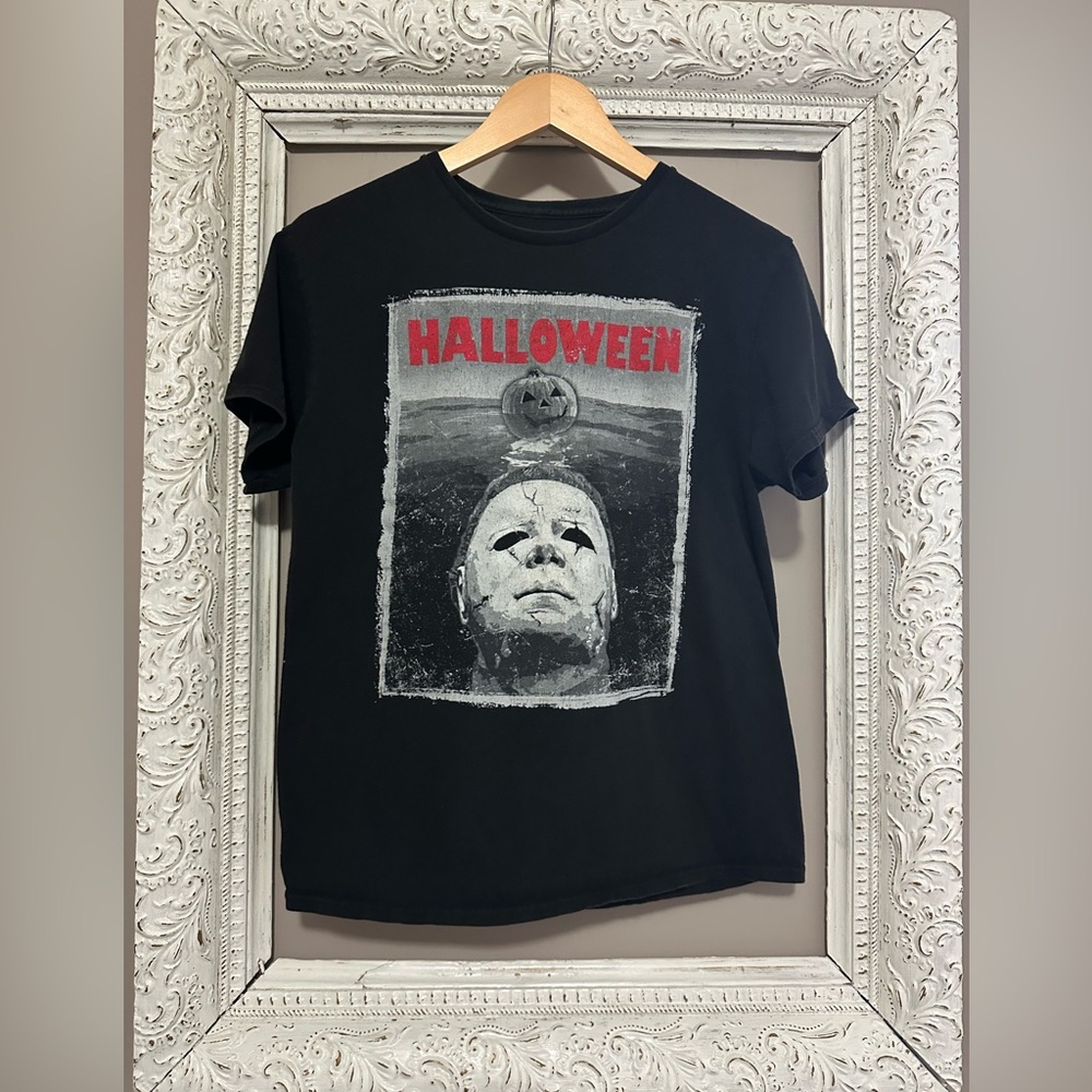 Black Halloween Graphic T-Shirt. Size M. ❣️